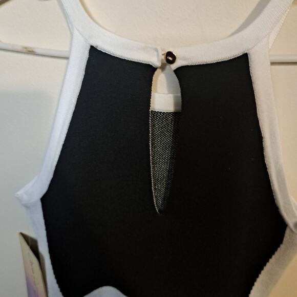 Coco and Shay black and White Romper Size MD.. Sweater Fabric Feel.. Figure Flat - Picture 5 of 10